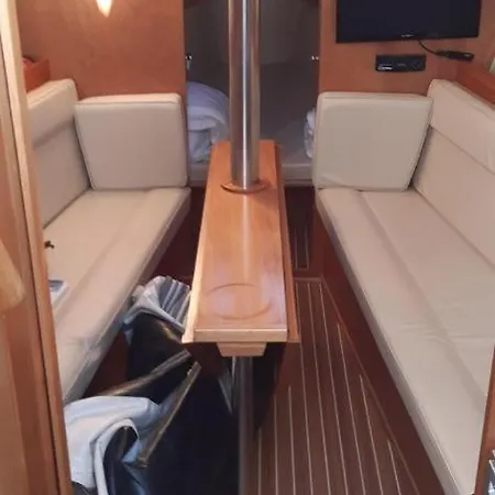 Båthotell Velero Viko S30
