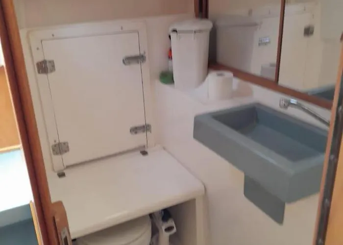 Hotel en barco Velero Viko S30 Sitges