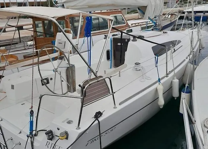 Velero Viko S30 Hotel en barco Sitges